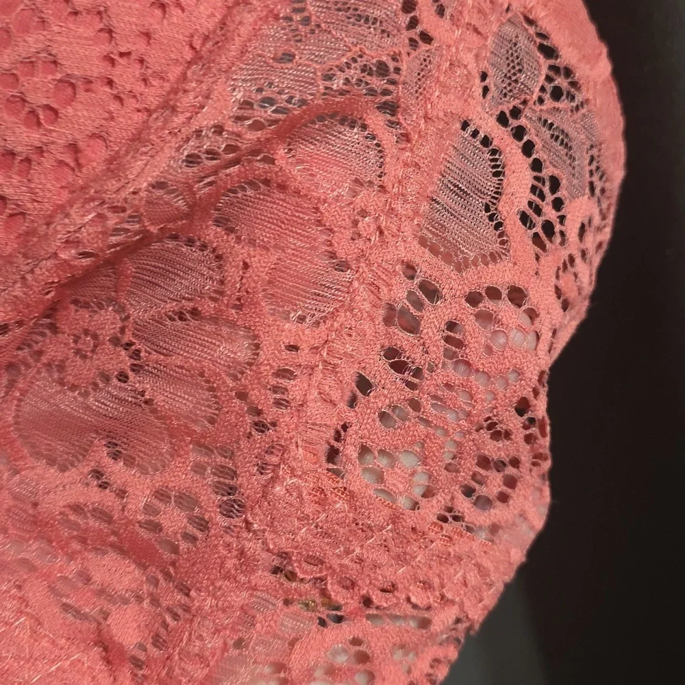 Kiss & Tell Intimates Women's Bra Coral Lacy Underwire‎ Padded Sz 44D EUC
